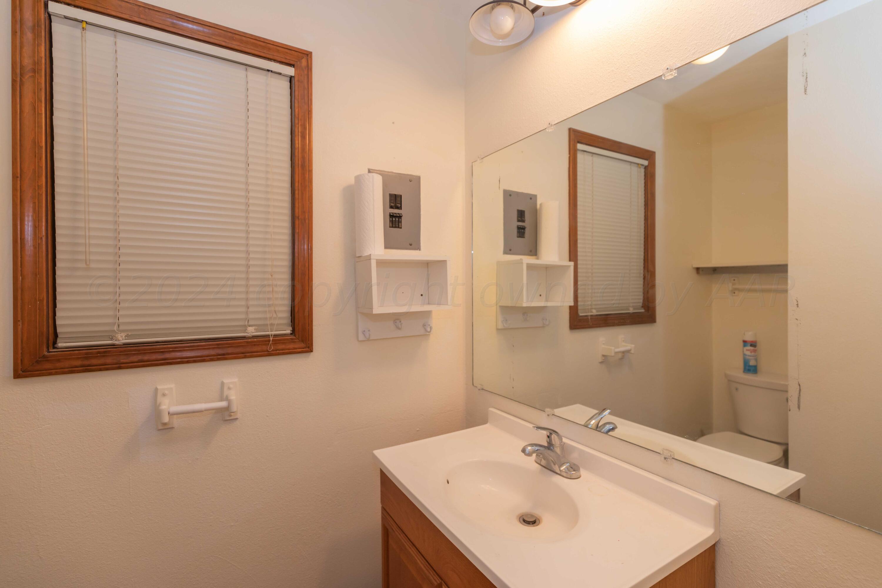 1800 West McCormick Road Amarillo, TX 79118 - Photo 83 of 92 SHOP BATHROOM