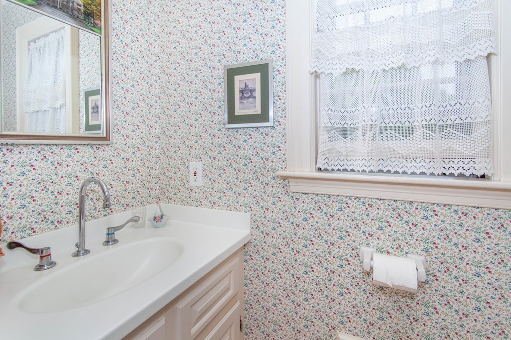 11 Paul Revere Road Needham, MA 02494 - Photo 19 of 23 Gallery Image 19