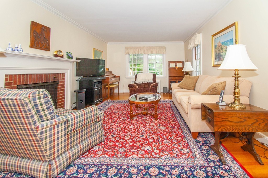 11 Paul Revere Road Needham, MA 02494 - Photo 4 of 23 Gallery Image 4