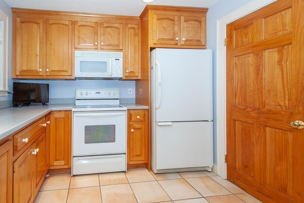 11 Paul Revere Road Needham, MA 02494 - Photo 10 of 23 Gallery Image 10