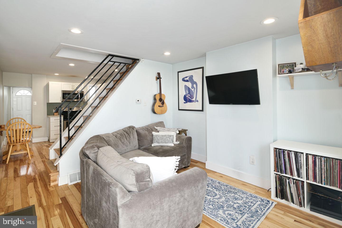 2517 East Gordon Street Philadelphia, PA 19125 - Photo 2 of 20 Living room