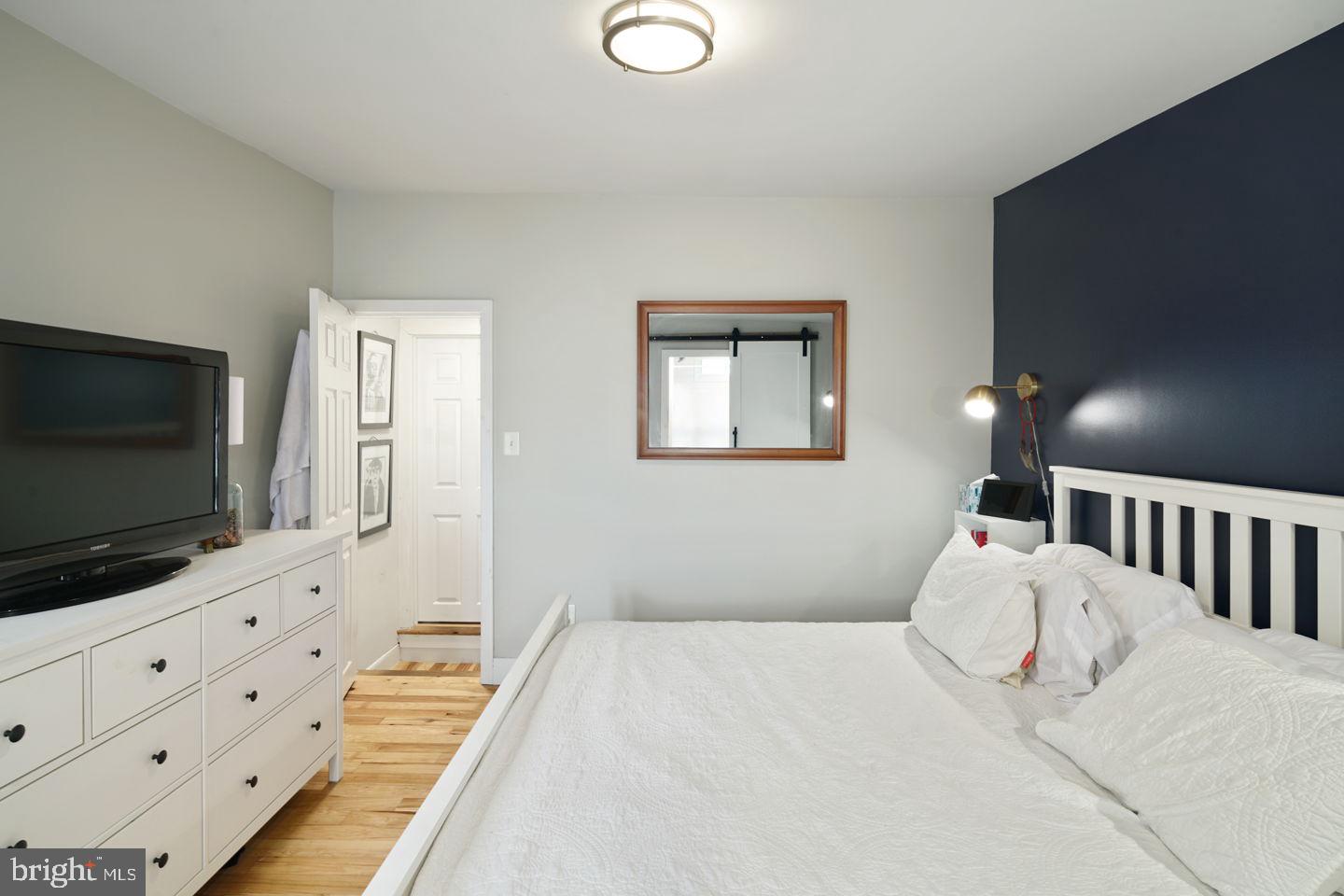 2517 East Gordon Street Philadelphia, PA 19125 - Photo 16 of 20 Bedroom 1- rear with access to full bathroom