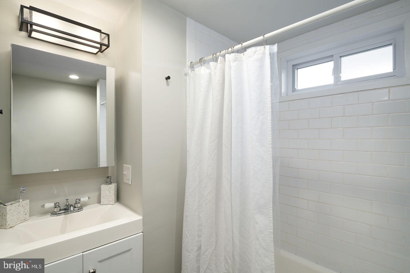 2517 East Gordon Street Philadelphia, PA 19125 - Photo 17 of 20 Full bathroom- second floor