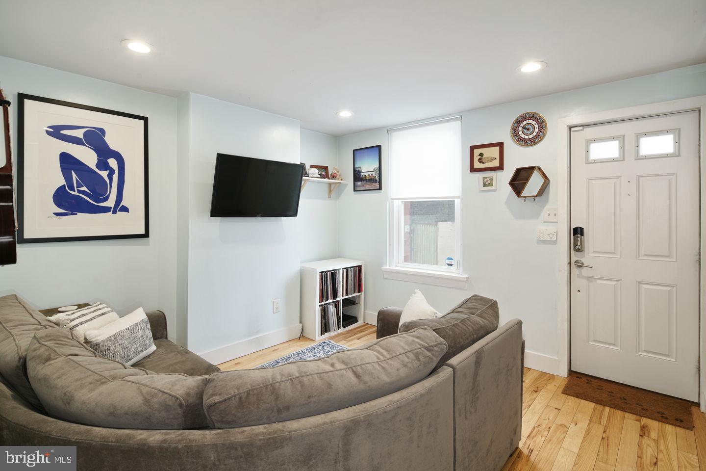 2517 East Gordon Street Philadelphia, PA 19125 - Photo 4 of 20 Living room