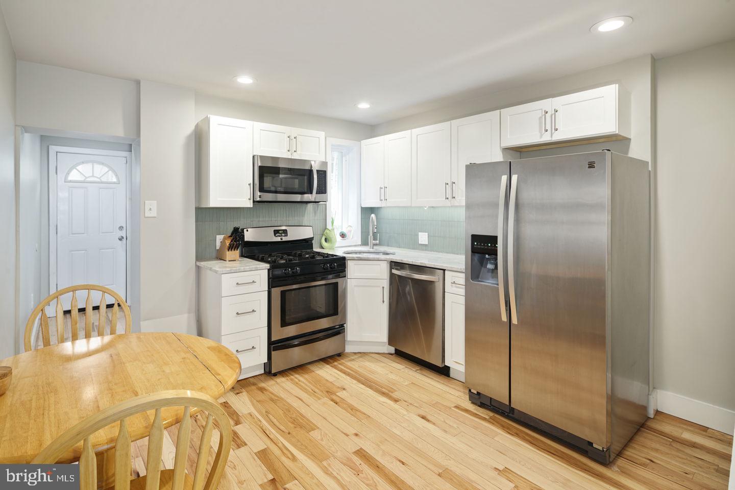 2517 East Gordon Street Philadelphia, PA 19125 - Photo 6 of 20 Eat-in kitchen
