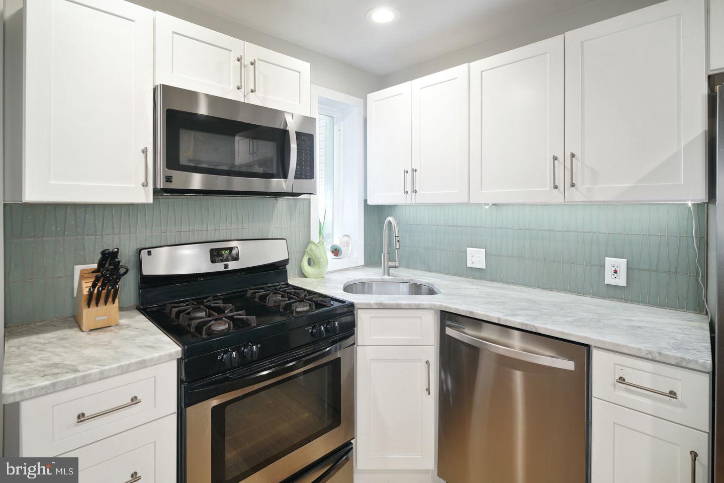 2517 East Gordon Street Philadelphia, PA 19125 - Photo 8 of 20 Eat-in kitchen