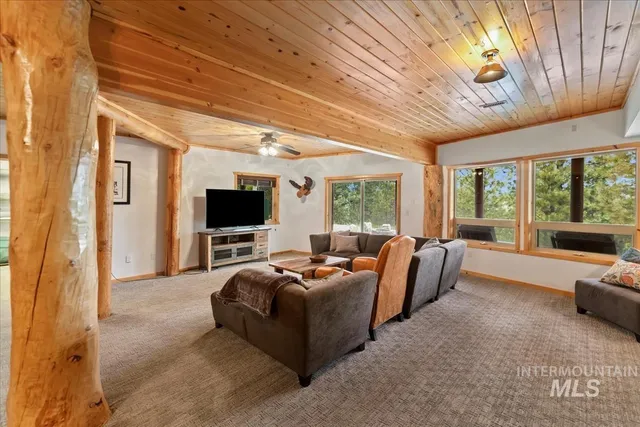 $1,425,000 | 25 Bobcat Court, Garden Valley, ID 83622