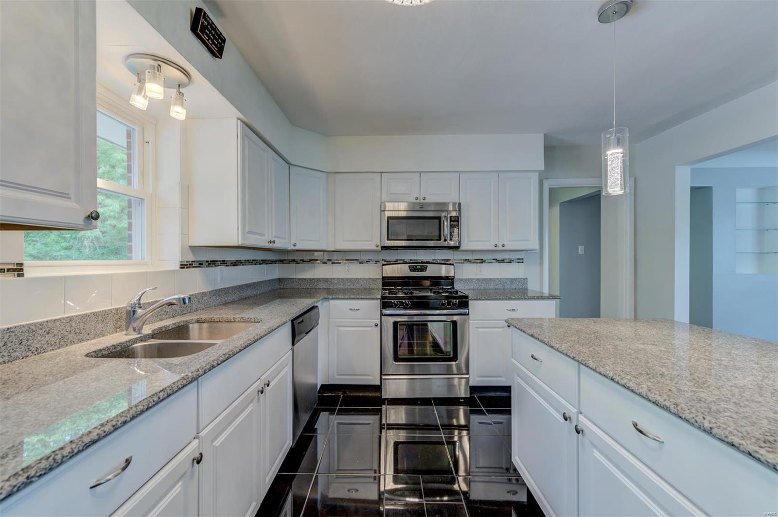 926 Schulte Road St. Louis, MO 63146 - Photo 11 of 41 Gallery Image 11