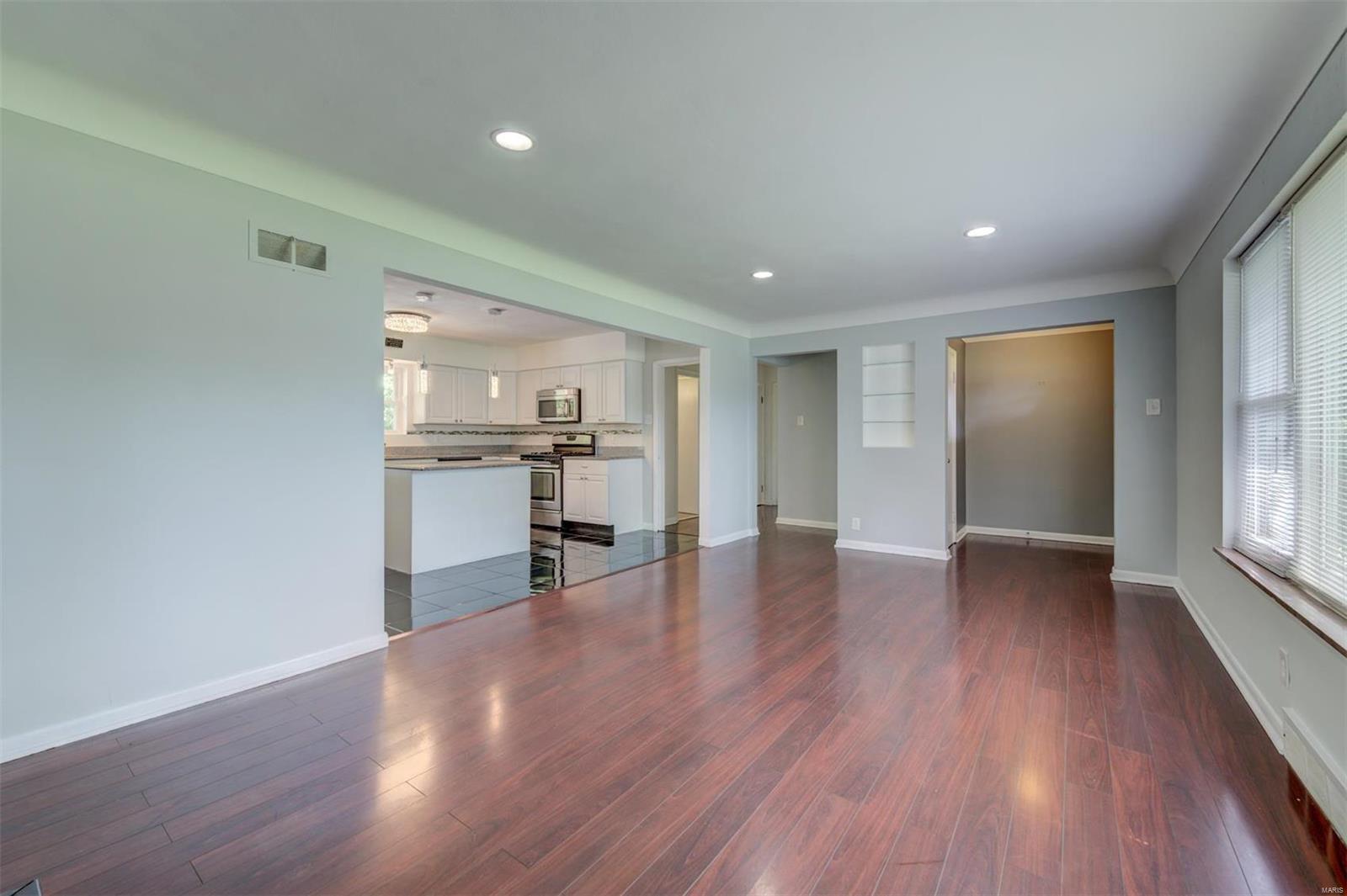 926 Schulte Road St. Louis, MO 63146 - Photo 3 of 41 Gallery Image 3