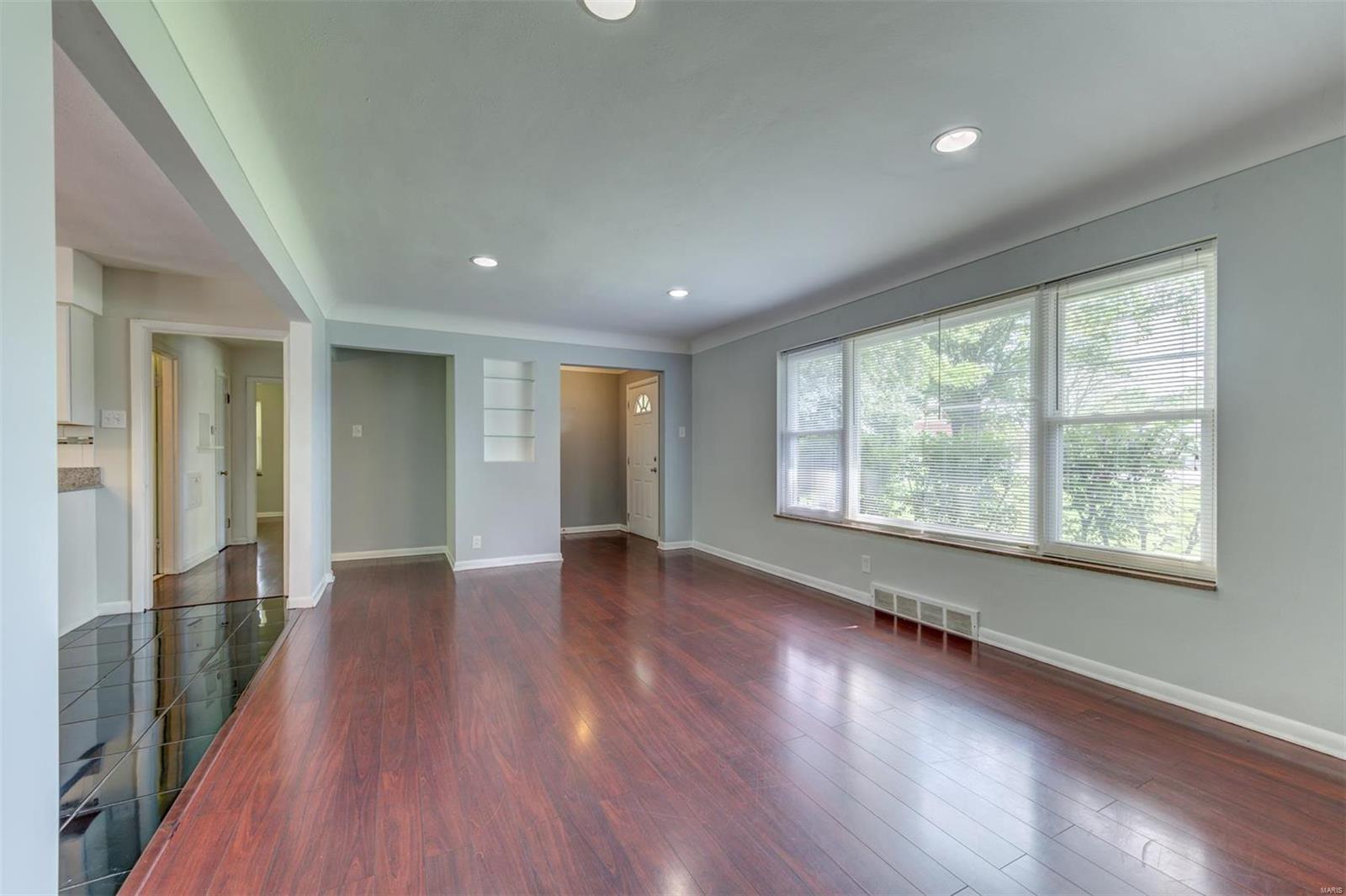 926 Schulte Road St. Louis, MO 63146 - Photo 4 of 41 Gallery Image 4