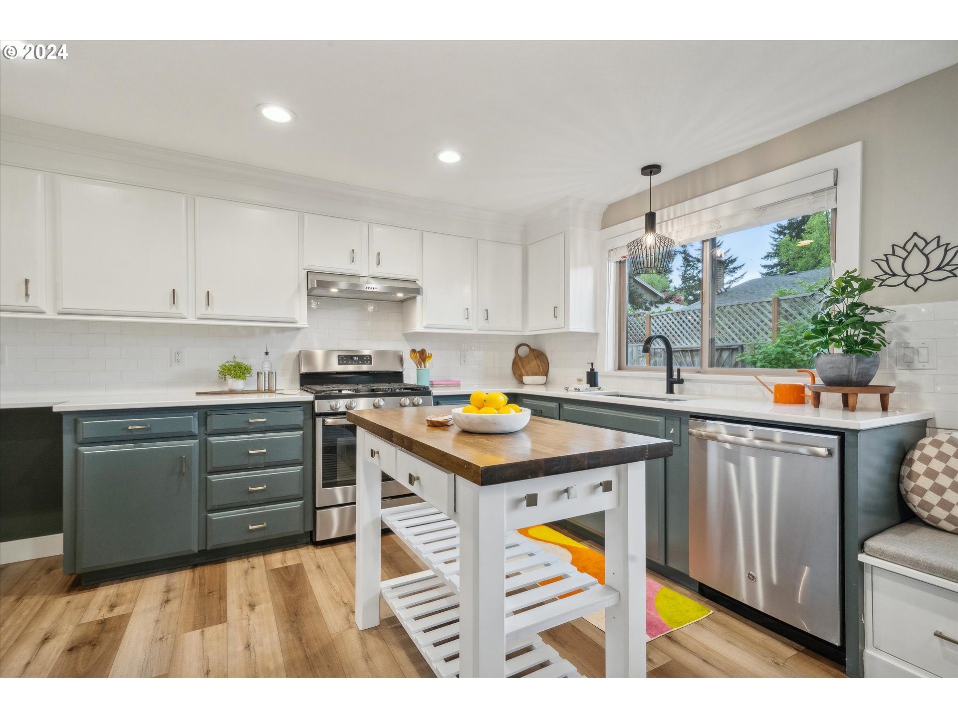 8910 Southwest Arapaho Road Tualatin, OR 97062 - Photo 12 of 32 Gallery Image 12