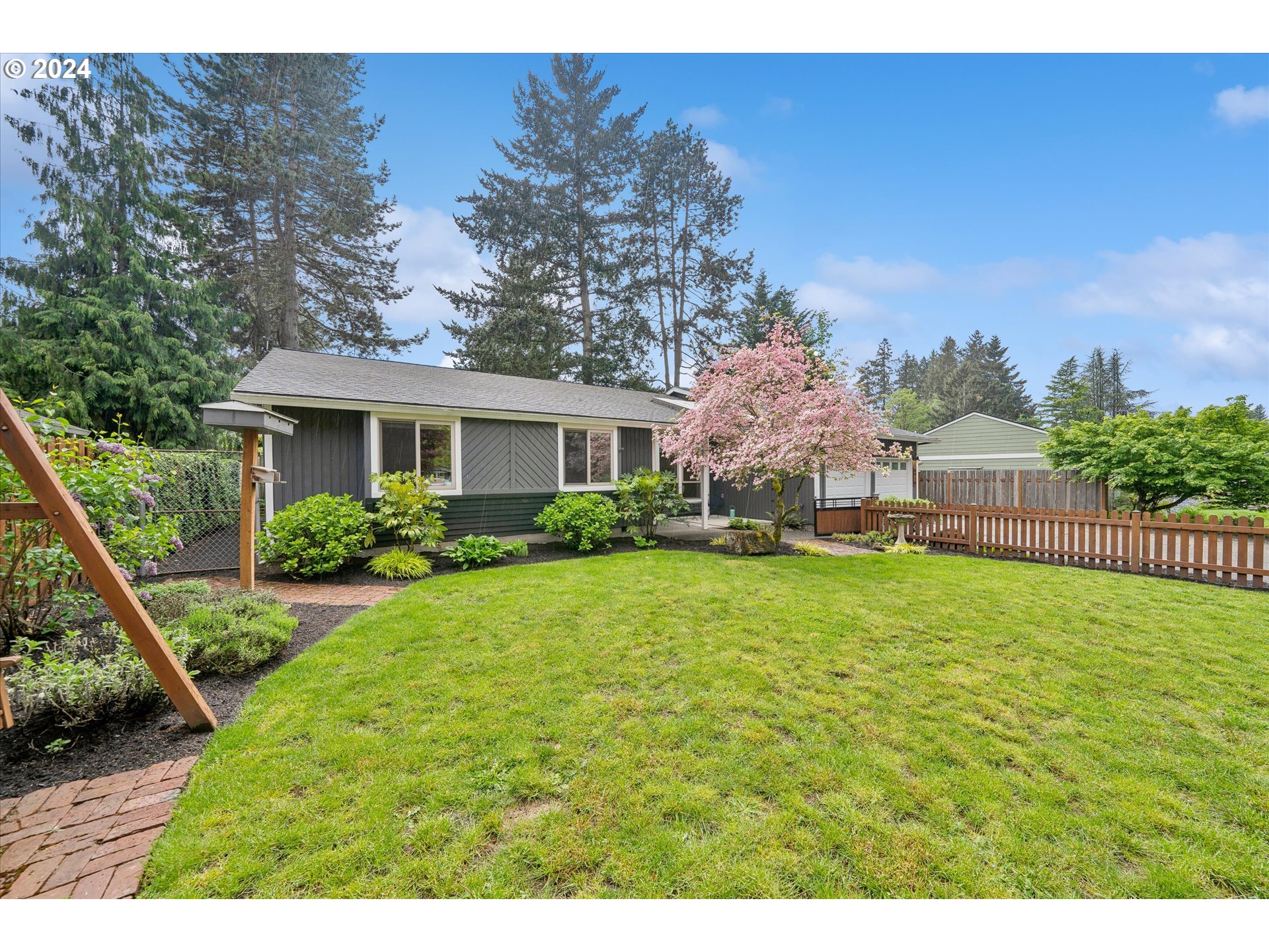 8910 Southwest Arapaho Road Tualatin, OR 97062 - Photo 2 of 32 Gallery Image 2
