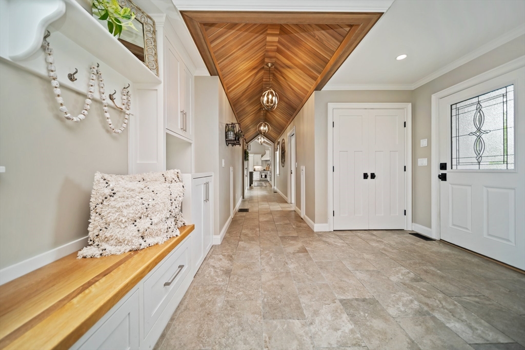 17 Chestnut Lane Littleton, MA 01460 - Photo 16 of 40 a view of a hallway with entryway