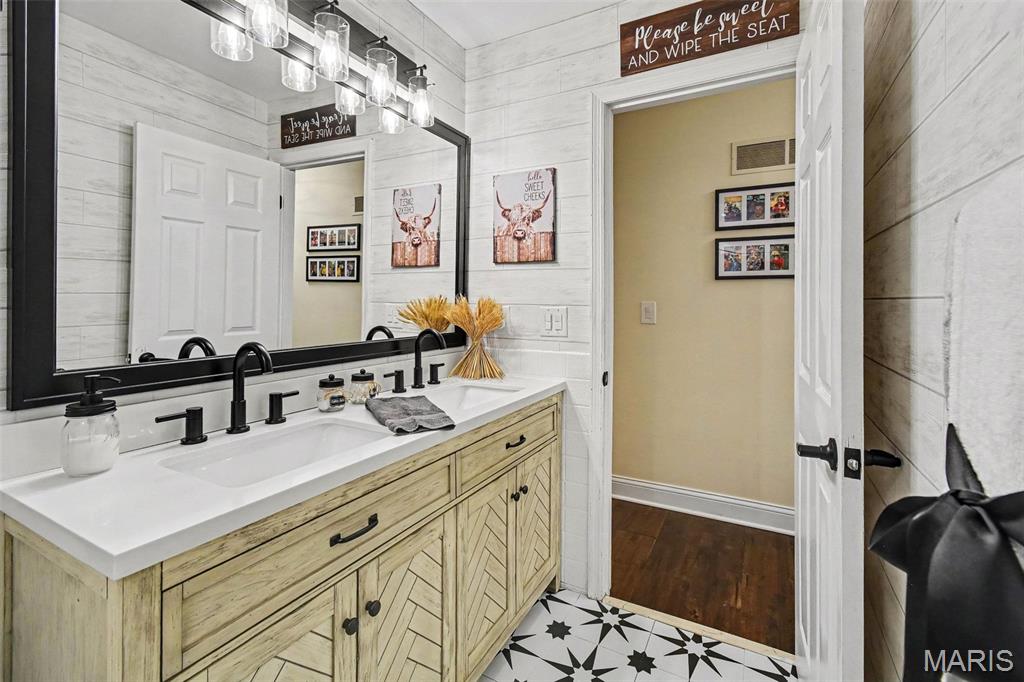 4706 Butler Hill Road St. Louis, MO 63128 - Photo 24 of 34