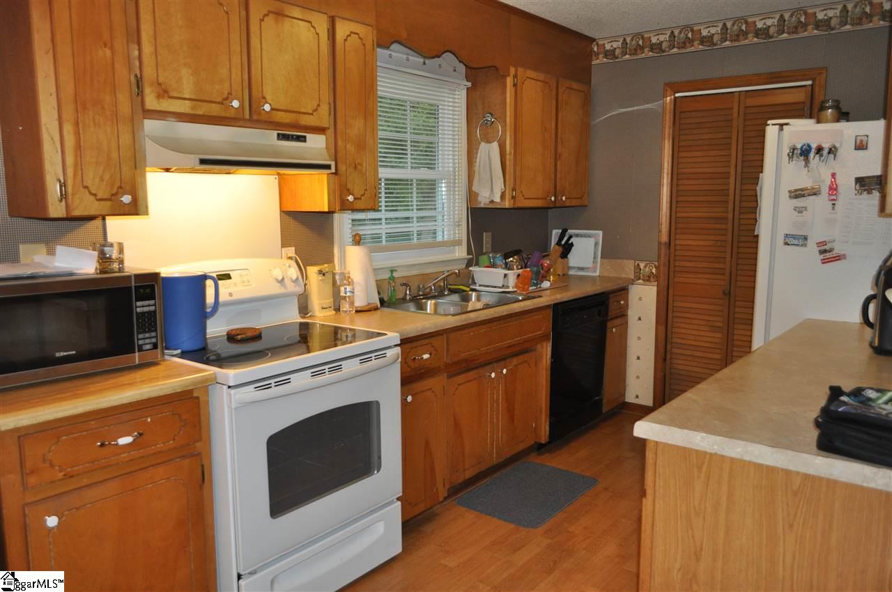 232 State Rd S-42-1944 Chesnee, SC 29323 - Photo 4 of 13 Gallery Image 4