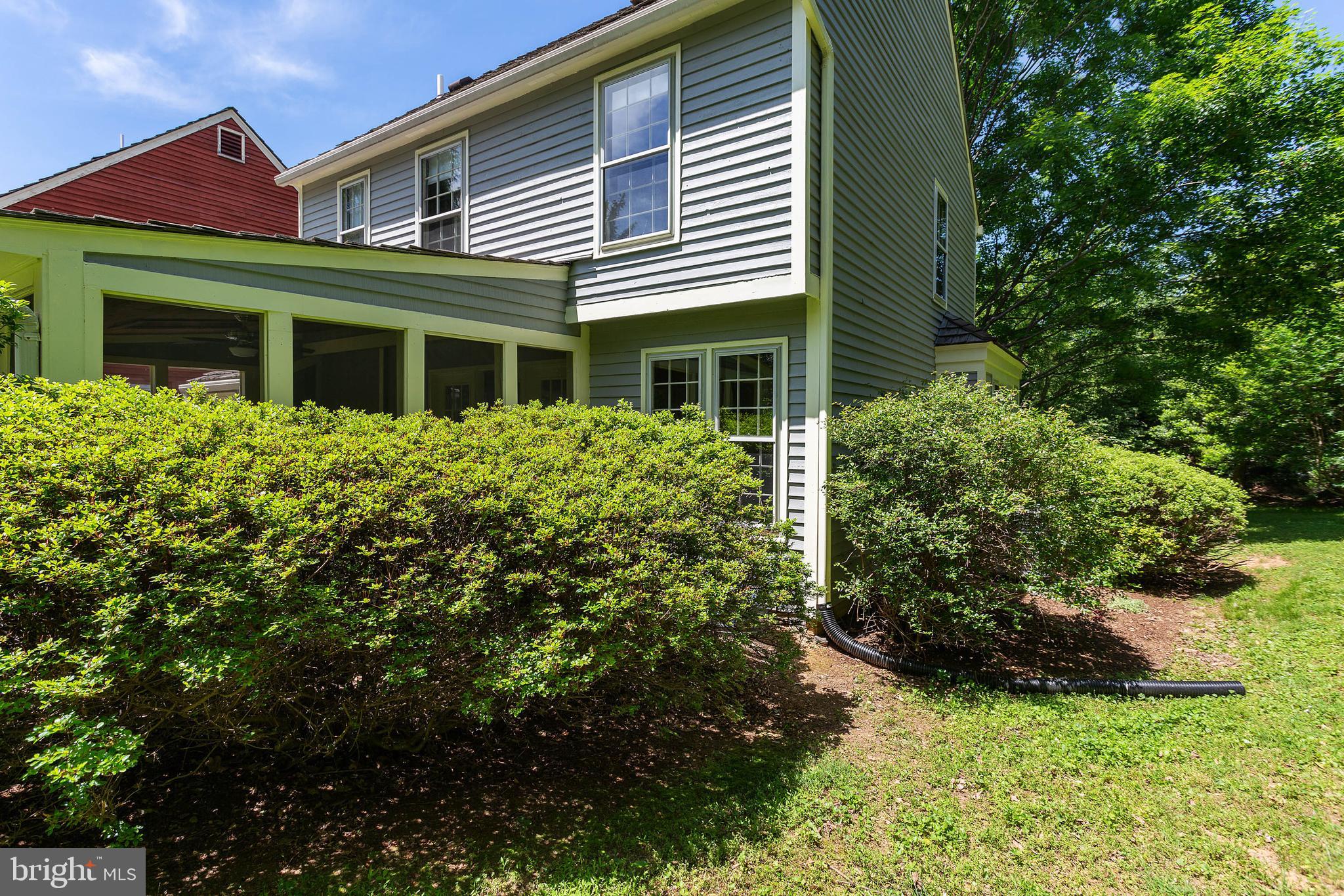 11701 Old Bayberry Lane Reston, VA 20194 - Photo 35 of 36 Side yard