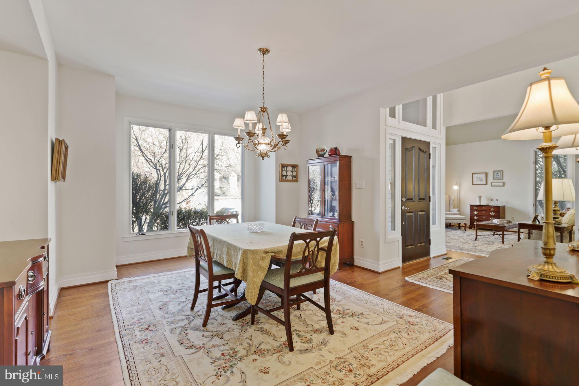 11331 Woodbrook Lane Reston, VA 20194 - Photo 17 of 43 Huge Box Bay Window in DR brings in natural light