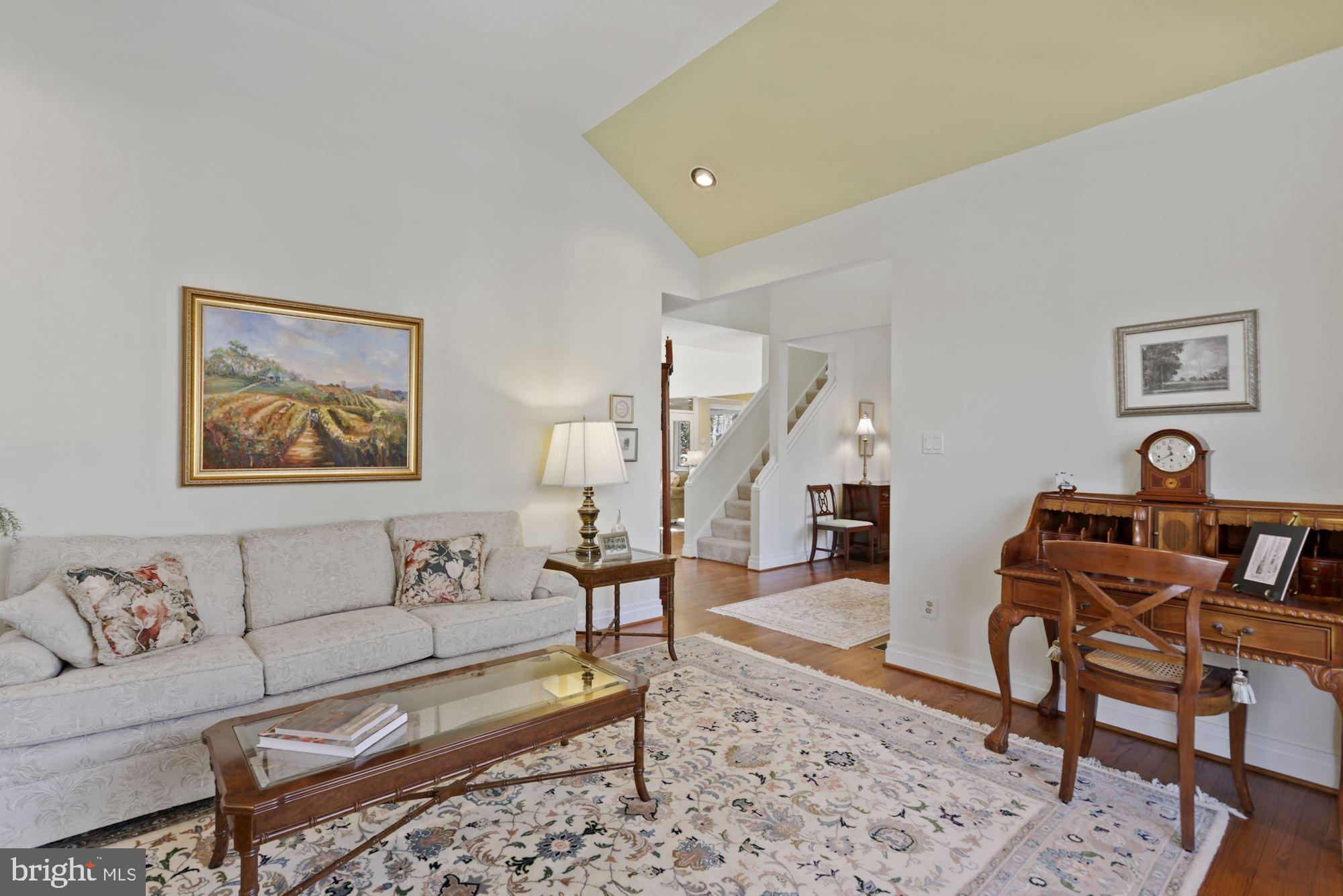 11331 Woodbrook Lane Reston, VA 20194 - Photo 19 of 43 Terrific Tray Ceiling gives volume to the LR
