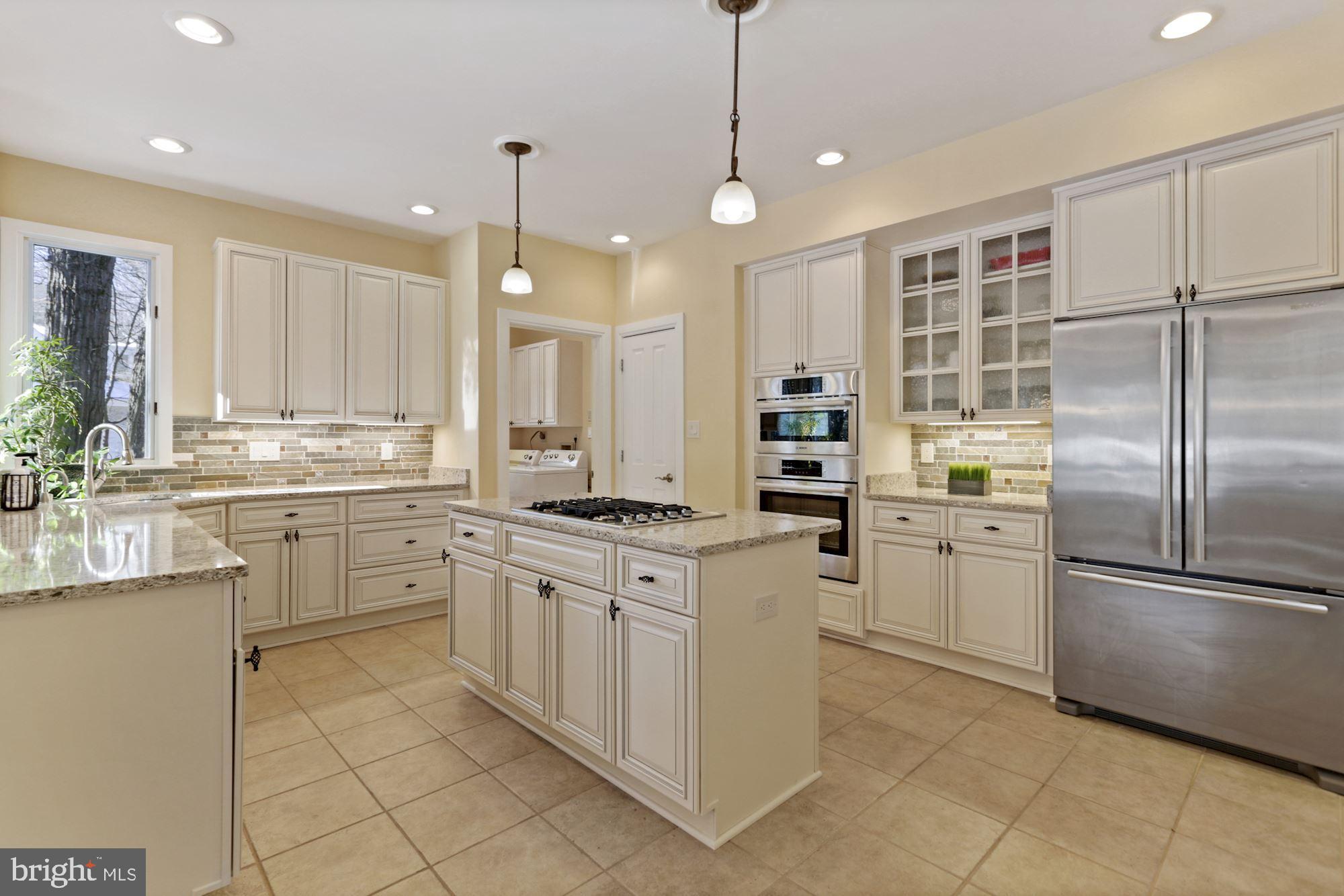 11331 Woodbrook Lane Reston, VA 20194 - Photo 8 of 43 Stainless Appliances and custom tile Backsplash