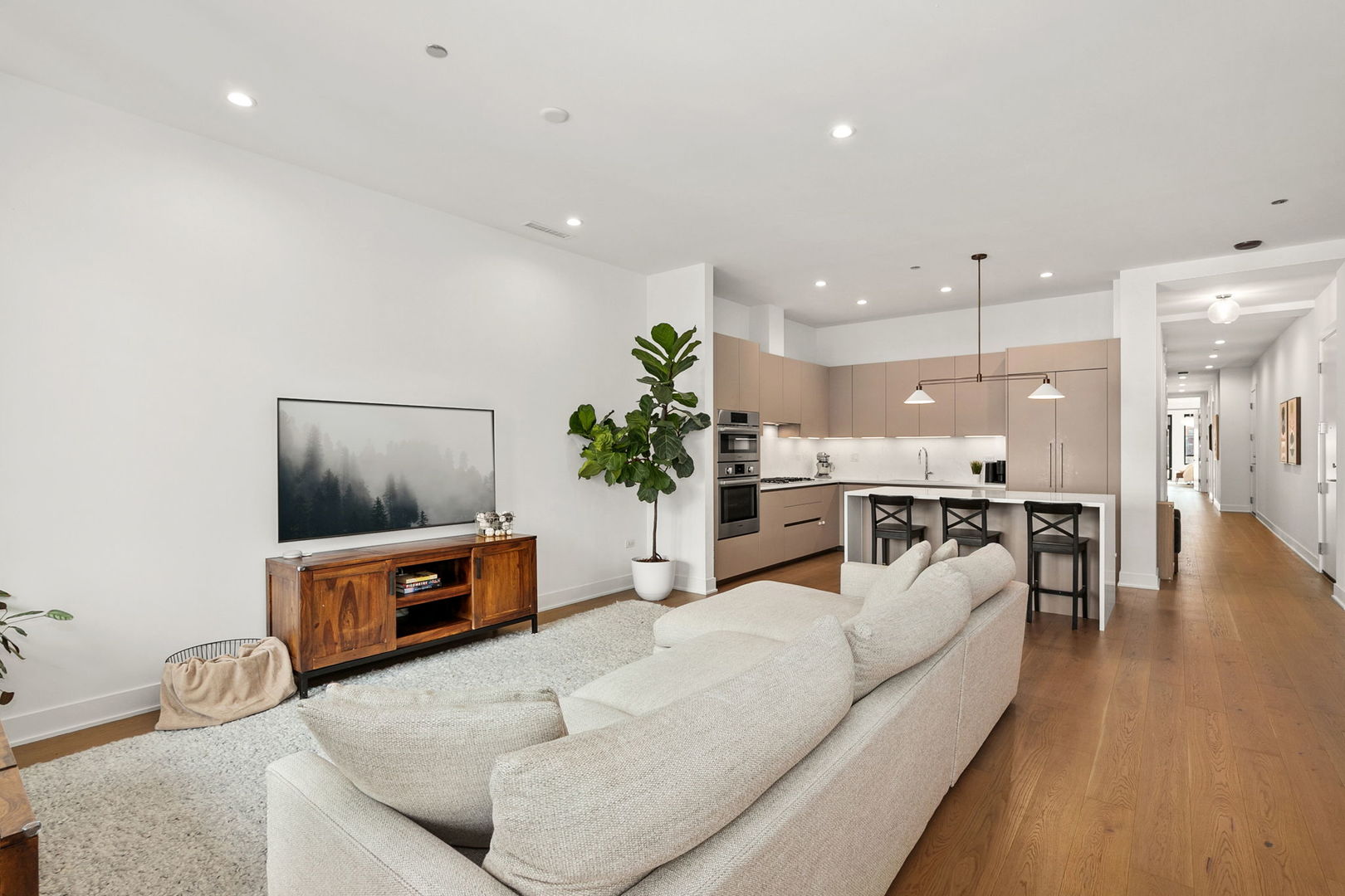 323 South Racine Avenue, Unit 6C Chicago, IL 60607 - Photo 8 of 41 Gallery Image 8
