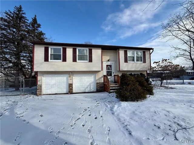 $2,350 | 8497 Chinkapin Circle, Cicero, NY 13039