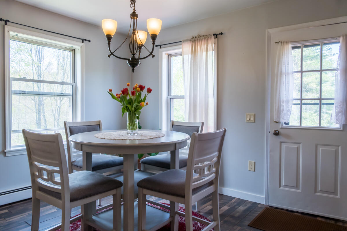 10 Radley Road Freeport, ME 04032 - Photo 10 of 44 16-Dining (2 of 2)