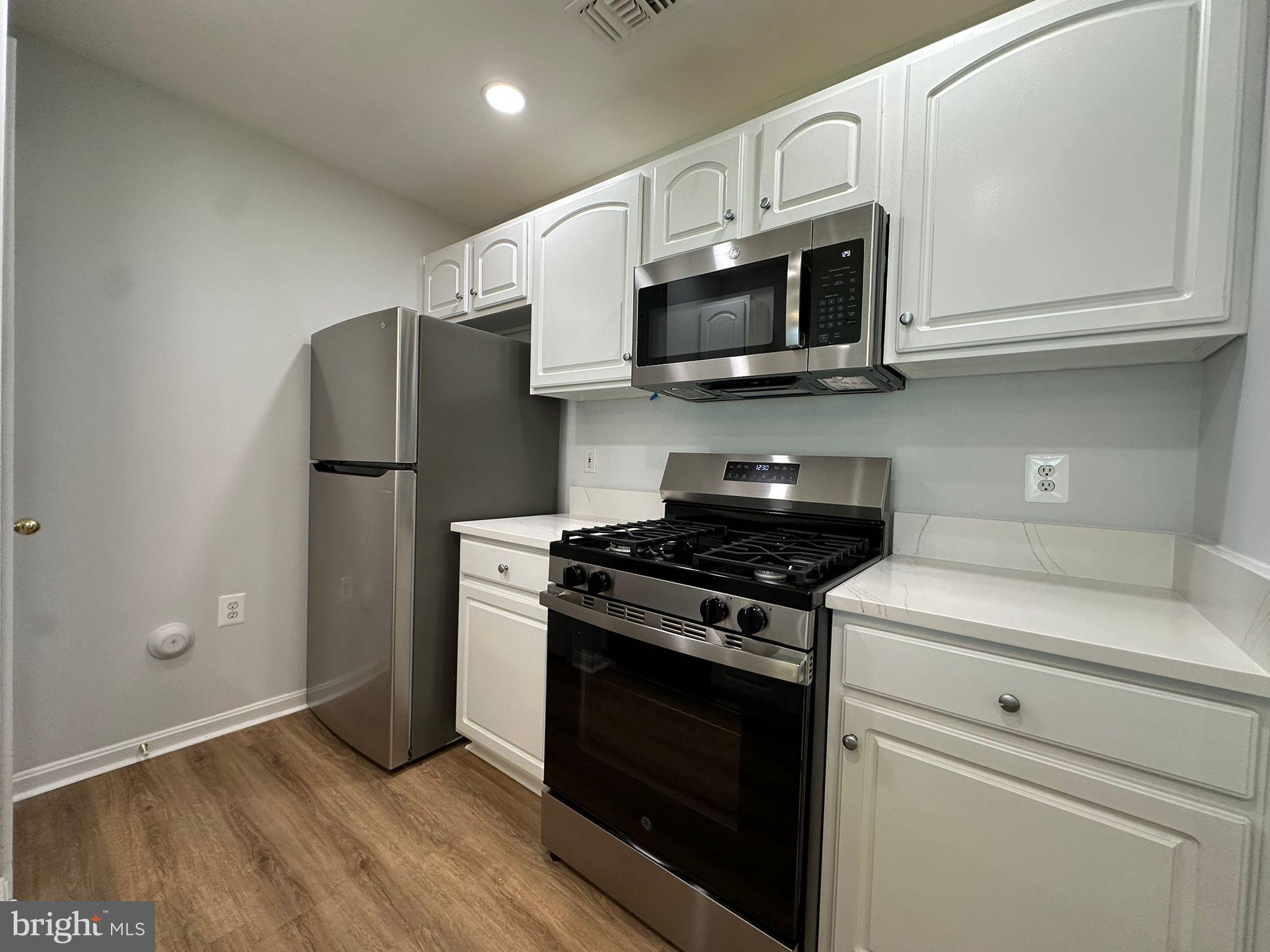 43577 Patching Pond Square Ashburn, VA 20147 - Photo 12 of 33