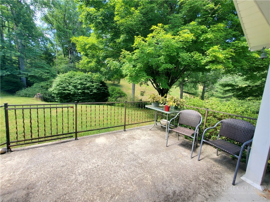 886 Hanging Rock Road Spruce Pine, NC 28777 - Photo 4 of 50