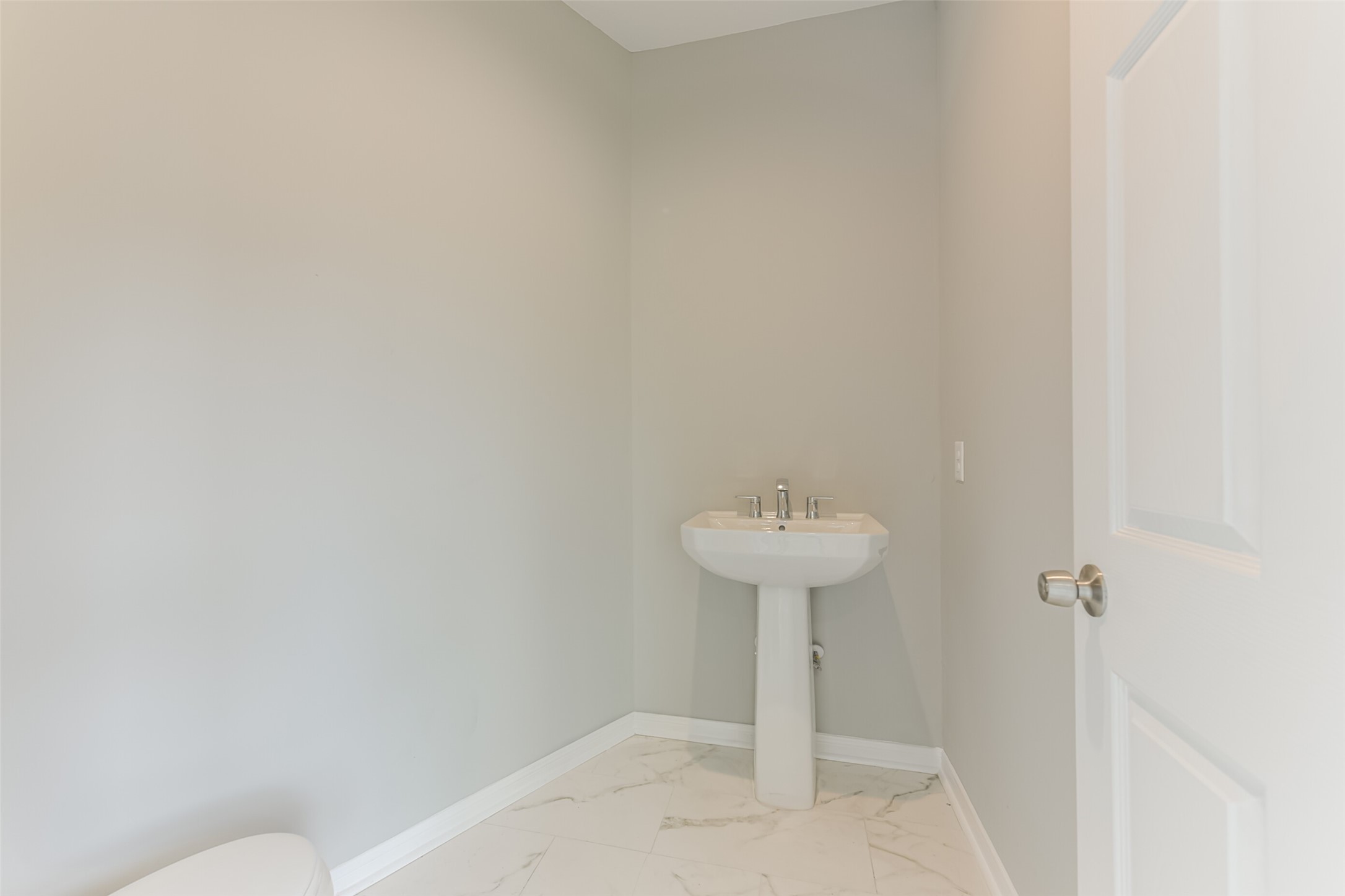 5302 Tarawa Road Houston, TX 77033 - Photo 22 of 35 a small bathroom with a sink
