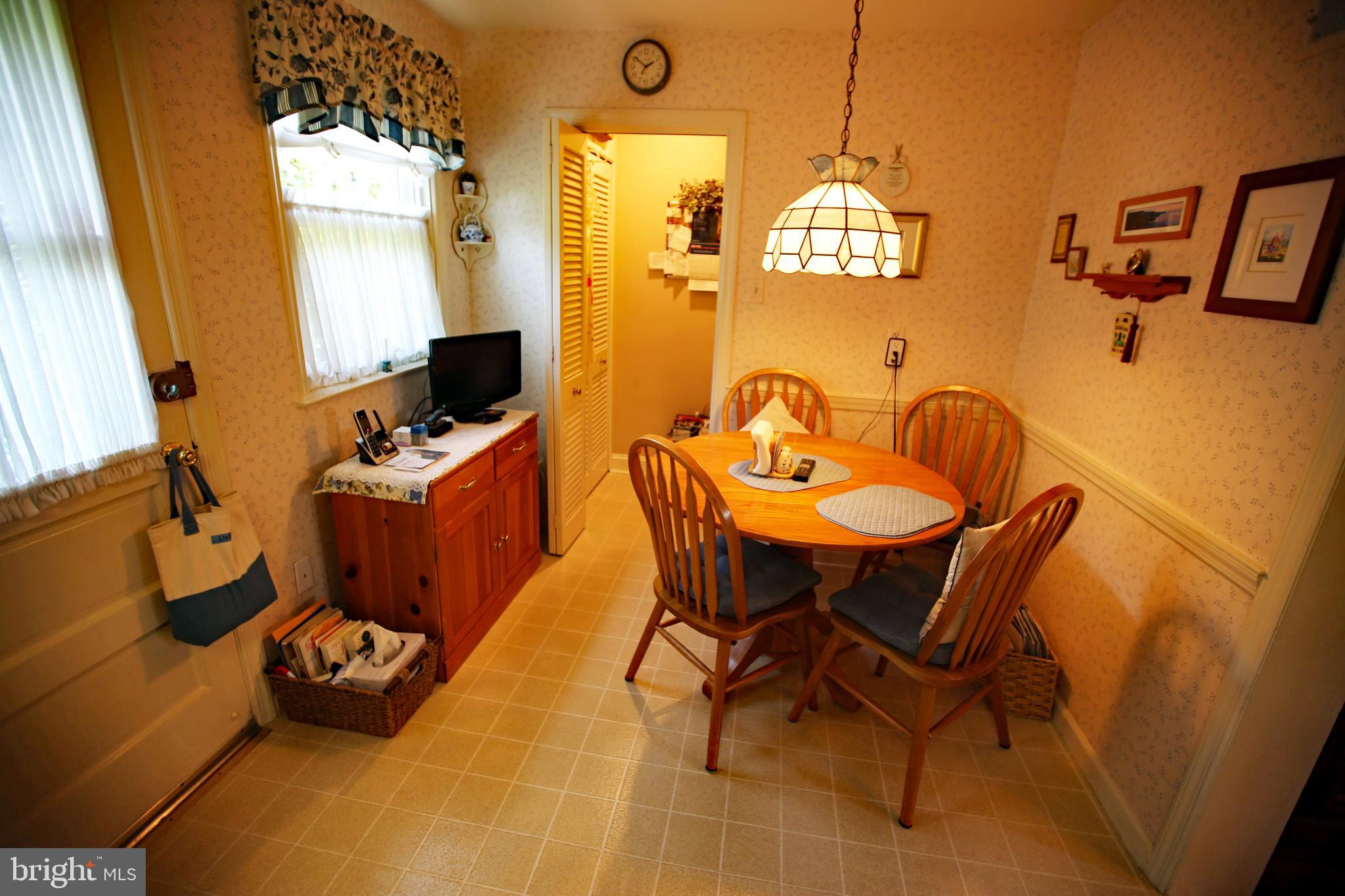 1639 Mt Pleasant Road Havertown, PA 19083 - Photo 10 of 27 EATING AREA