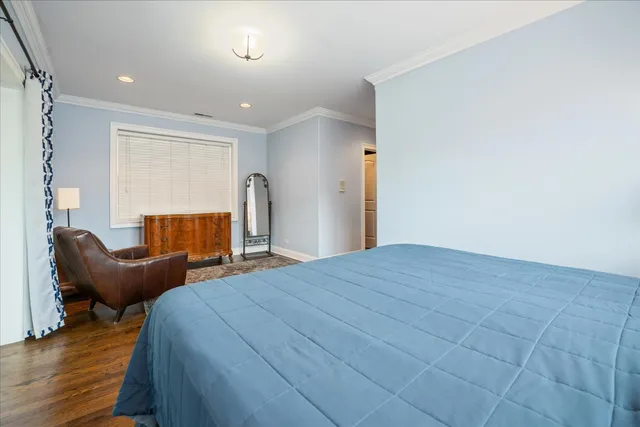 $1,325,000 | 2415 West Belle Plaine Avenue, Chicago, IL 60618