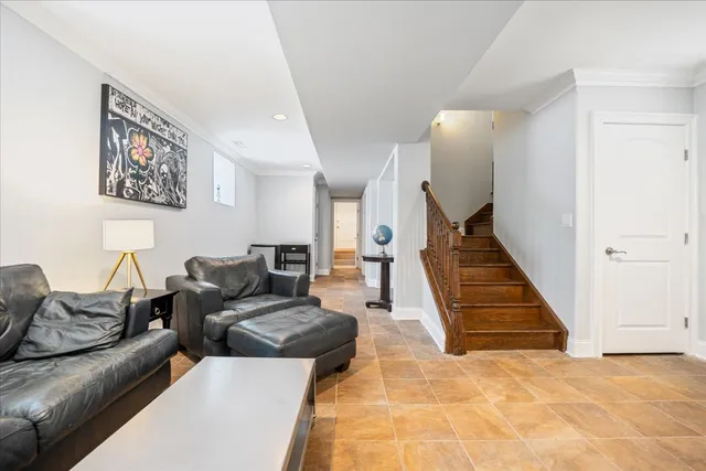 $1,325,000 | 2415 West Belle Plaine Avenue, Chicago, IL 60618