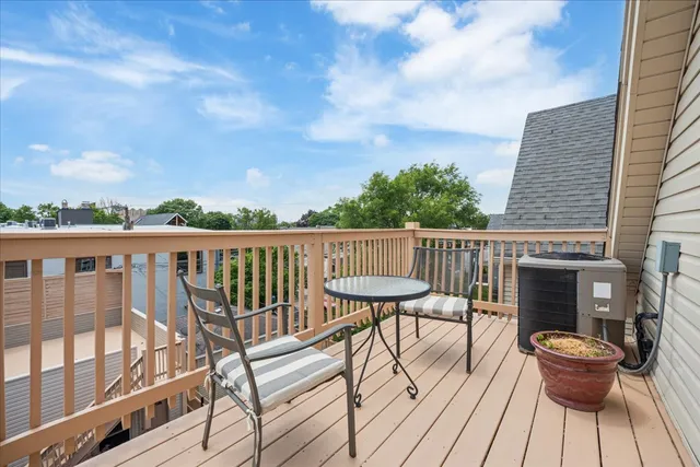 $1,325,000 | 2415 West Belle Plaine Avenue, Chicago, IL 60618