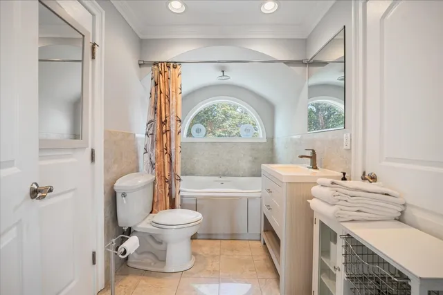 $1,325,000 | 2415 West Belle Plaine Avenue, Chicago, IL 60618