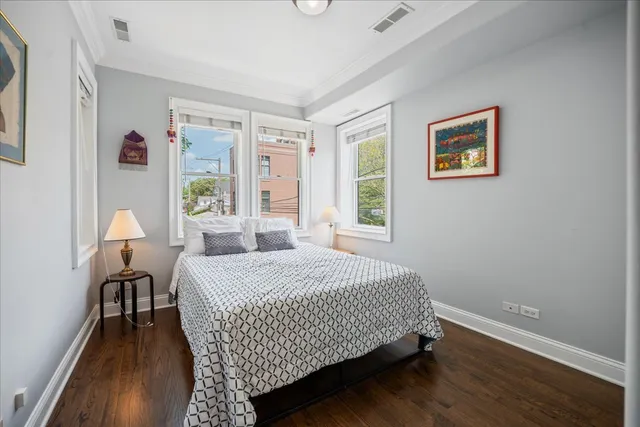 $1,325,000 | 2415 West Belle Plaine Avenue, Chicago, IL 60618