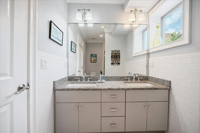 $1,325,000 | 2415 West Belle Plaine Avenue, Chicago, IL 60618