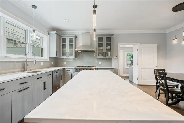 $1,325,000 | 2415 West Belle Plaine Avenue, Chicago, IL 60618