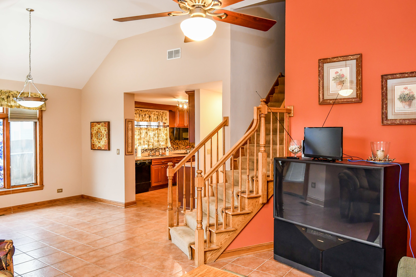 731 Spring Road Elmhurst, IL 60126 - Photo 12 of 23 a view of an entryway