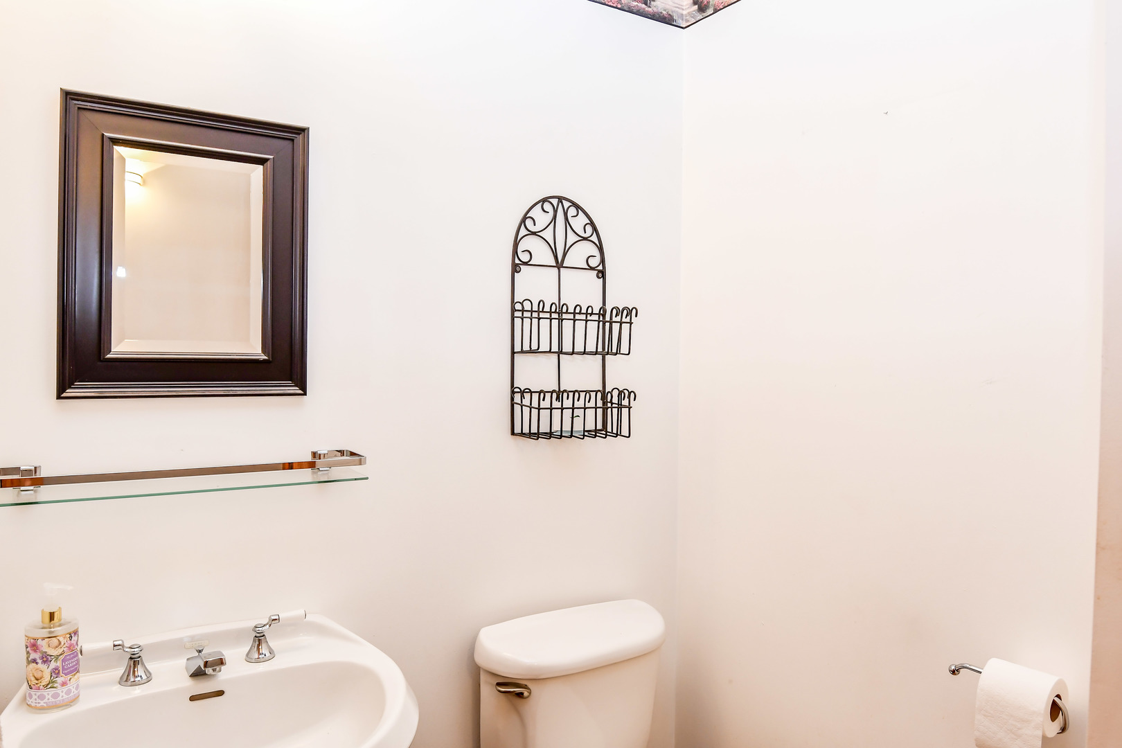 731 Spring Road Elmhurst, IL 60126 - Photo 14 of 23 a bathroom with a toilet a sink and mirror