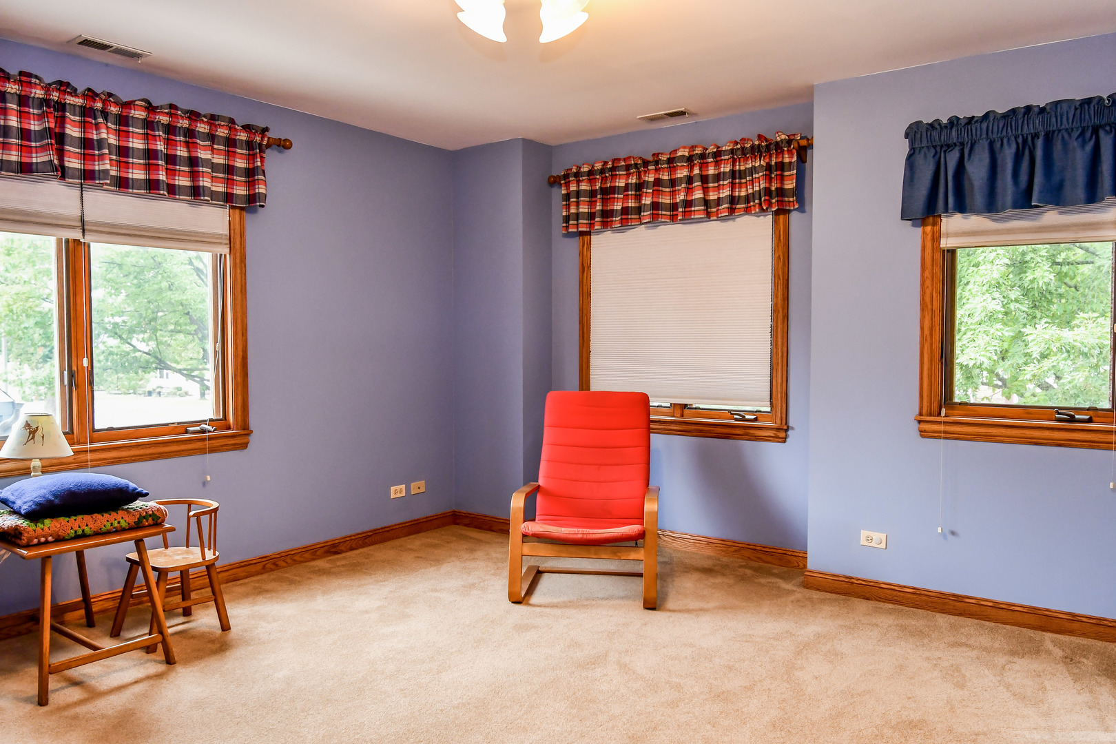 731 Spring Road Elmhurst, IL 60126 - Photo 20 of 23 a room with furniture and window