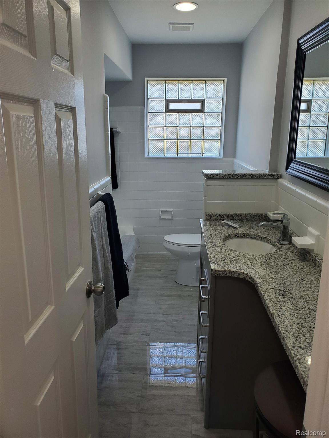24676 Roxana Avenue Eastpointe, MI 48021 - Photo 18 of 19 20191028_134436.jpg