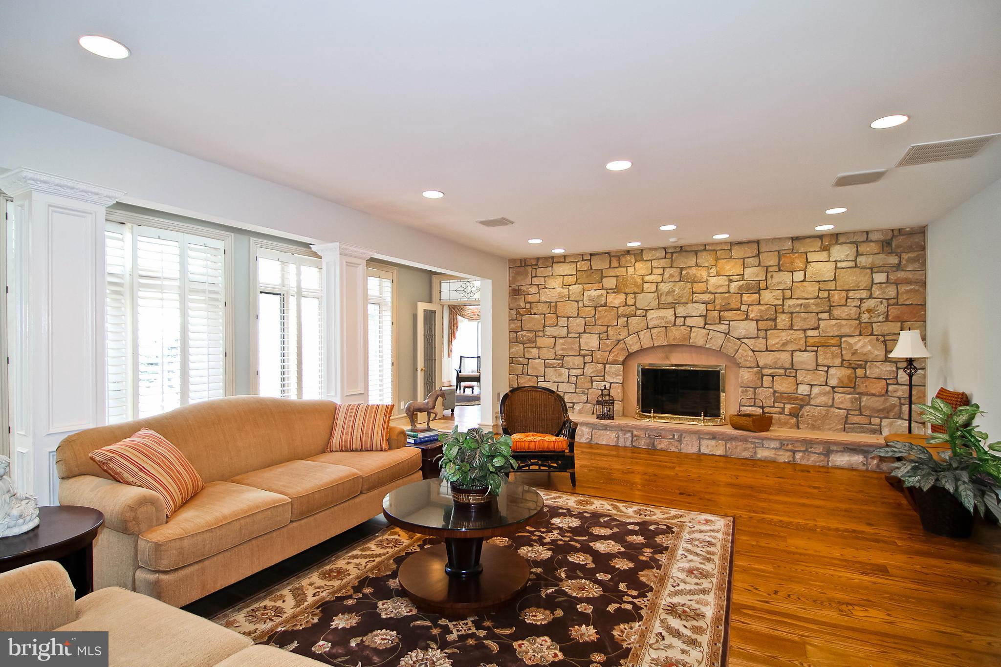 10308 Iron Gate Road Potomac, MD 20854 - Photo 8 of 28 Family Room