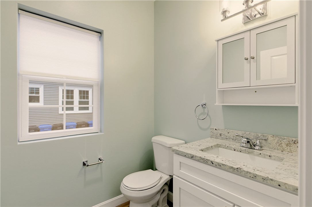 47 Windsor Road Cranston, RI 02905 - Photo 11 of 39