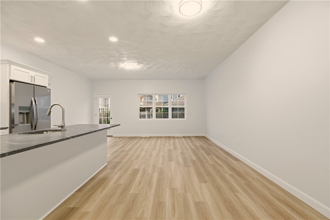 47 Windsor Road Cranston, RI 02905 - Photo 5 of 39