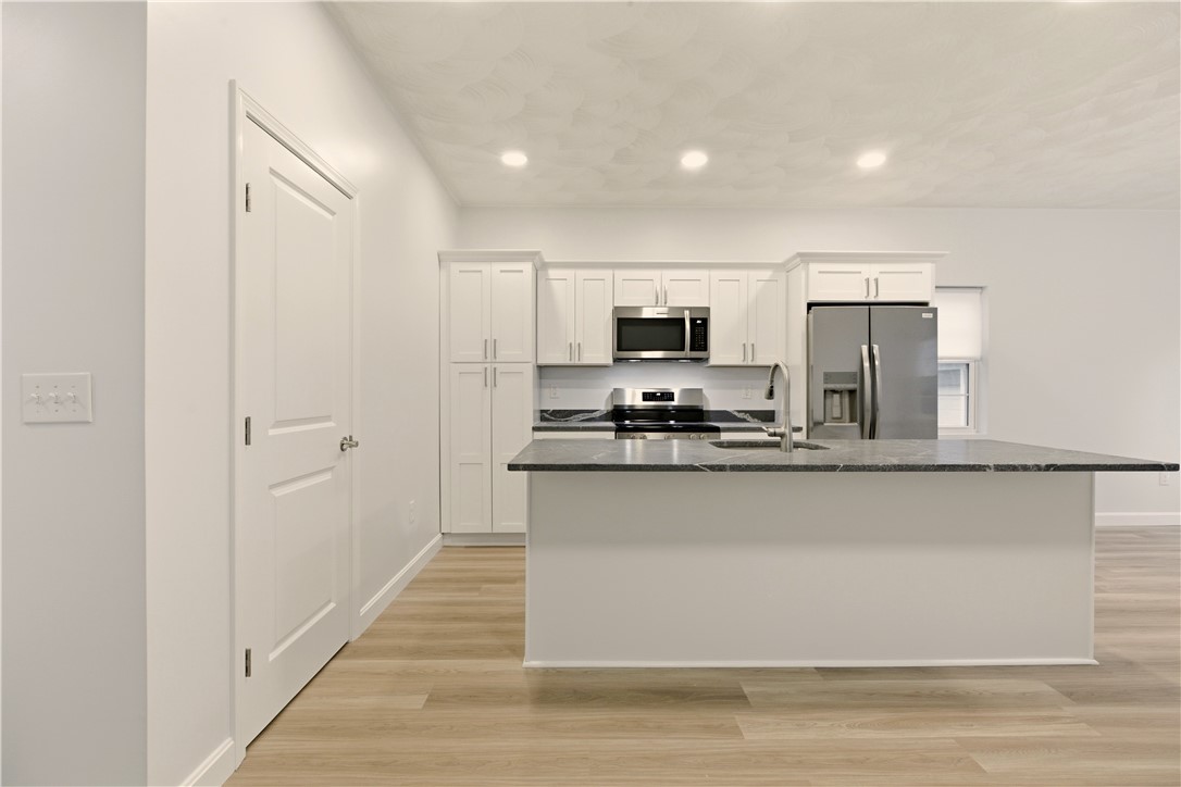 47 Windsor Road Cranston, RI 02905 - Photo 6 of 39