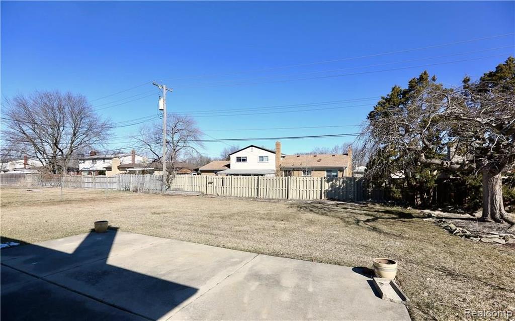 11069 Racine Road Warren, MI 48093 - Photo 3 of 27