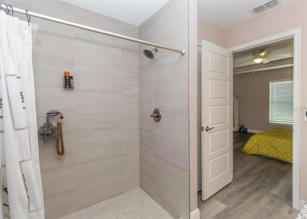 14 Hemlock Loop Court Ocala, FL 34472 - Photo 24 of 27 a bathroom with a tub and shower