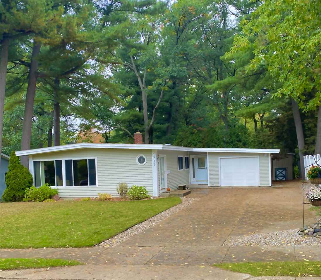 1215 Anderson Road Traverse City, MI 49686 - Photo 1 of 24 1894317.JPG