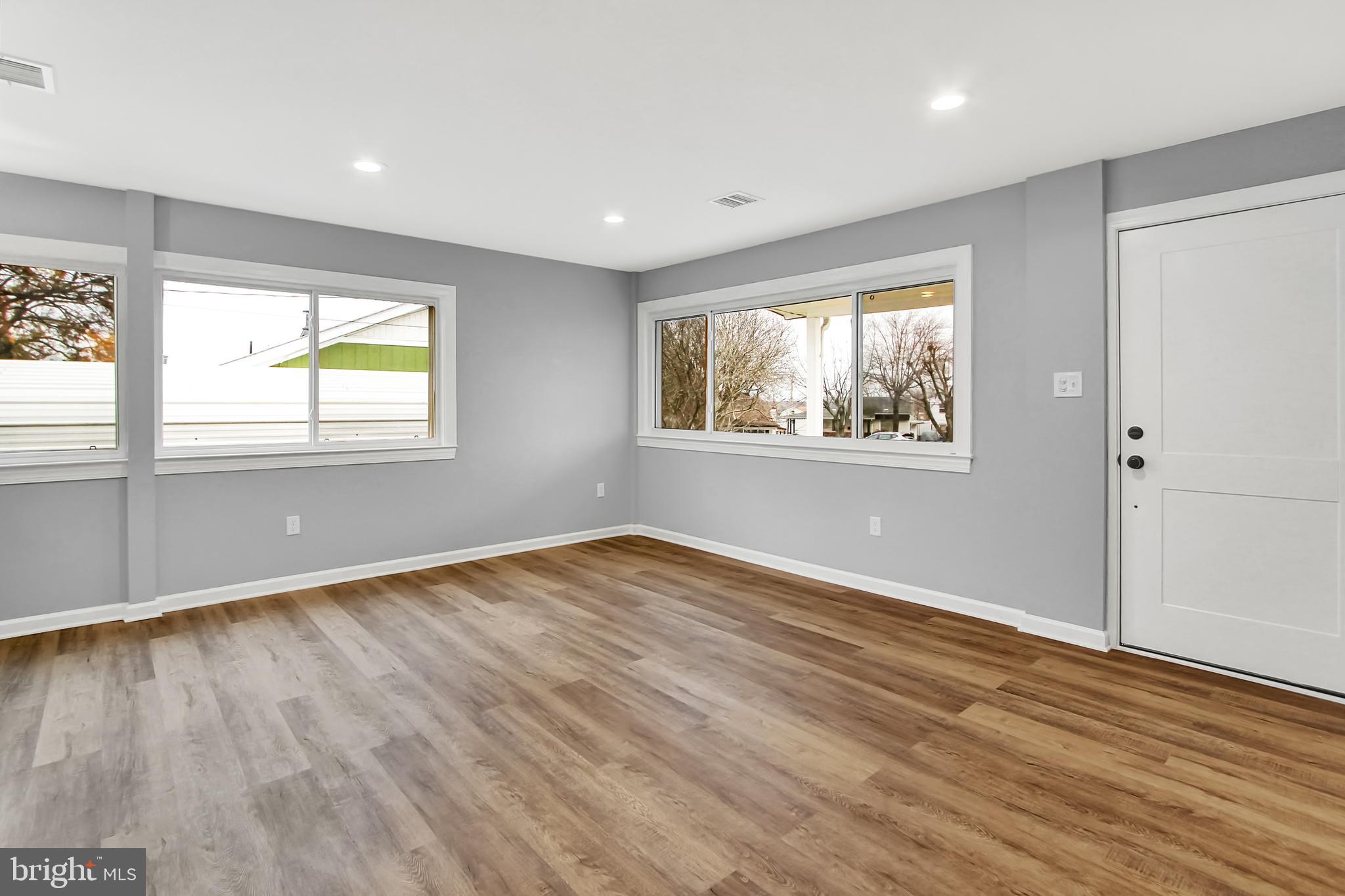 18 Compass Road Baltimore, MD 21220 - Photo 2 of 26