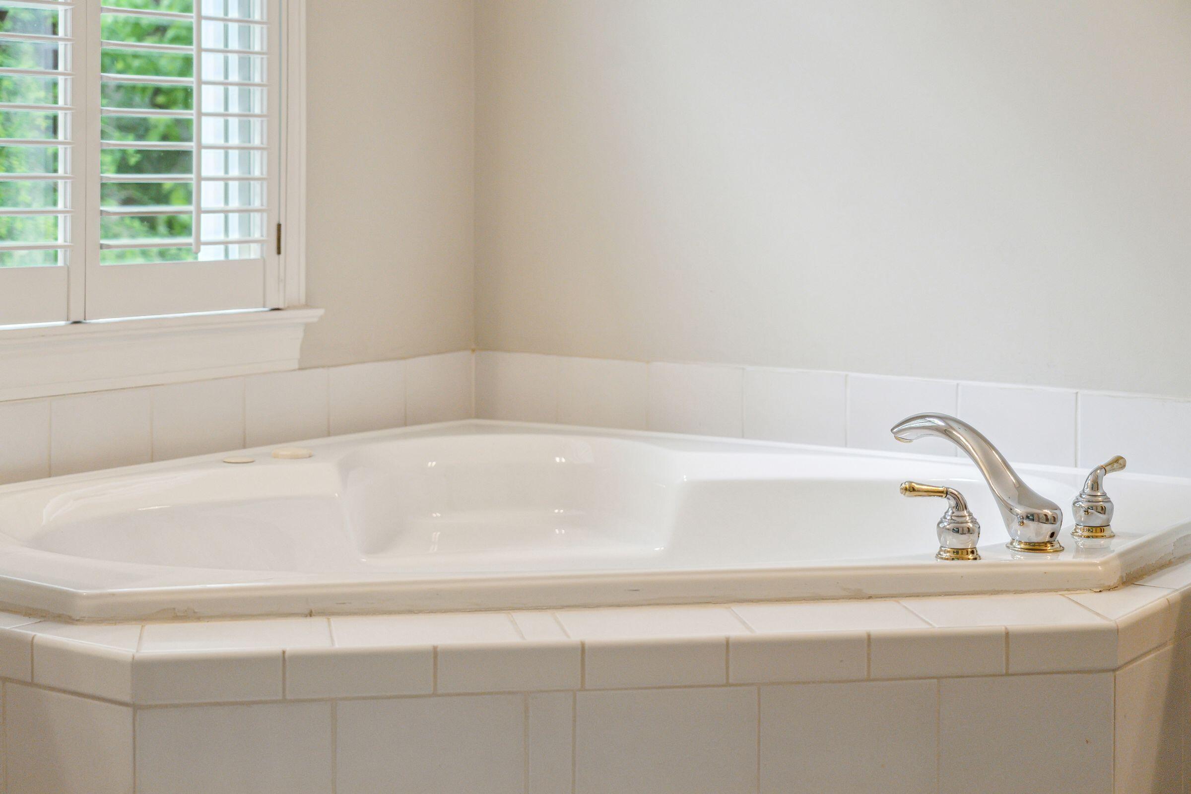 3272 Seabrook Island Road Seabrook Island, SC 29455 - Photo 24 of 40 Garden tub